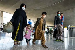 Mỹ tổ chức tiêm vaccine COVID-19 cho hàng nghìn người Afghanistan sơ tán