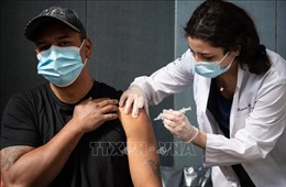 Chuyên gia y tế hàng đầu của Mỹ kêu gọi tiêm vaccine nhằm ngăn chặn virus đột biến
