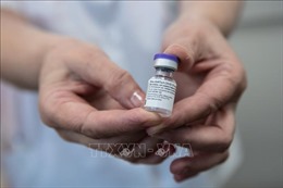 Tại sao Trung Quốc vẫn trì hoãn cấp phép cho vaccine COVID-19 của phương Tây 