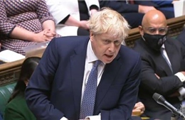 Thủ tướng Anh thừa nhận tụ tập đông người trong giai đoạn phong tỏa toàn quốc