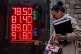Người Nga săn tìm euro, đô la Mỹ trên chợ đen