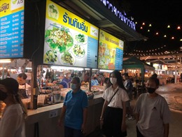 Thế giới ẩm thực ngon, sạch, rẻ trong chợ đêm Ton Tann ở Thái Lan