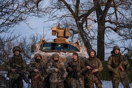 Tư lệnh Lục quân Ukraine tiết lộ lý do Kiev kìm chân các lực lượng Nga ở &#39;chảo lửa&#39; Bakhmut