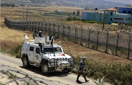 Lực lượng Israel nã pháo sang cả Liban