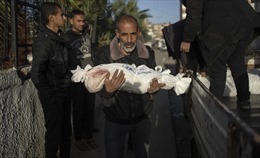 Israel không kích 2 ngôi nhà ở Gaza, 76 người trong một đại gia đình thiệt mạng
