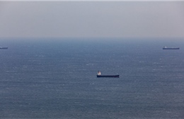 Thêm một tàu thương mại bị Houthi tấn công trên Biển Đỏ