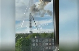 Video khoảnh khắc Nga phá hủy tháp truyền hình lớn ở Ukraine