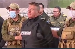Video Tướng Bolivia bị còng tay, xuất hiện trước truyền thông sau vụ đảo chính bất thành