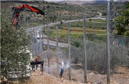 Hàng rào của Israel biến thị trấn ở Bờ Tây thành &#39;nhà tù lộ thiên"