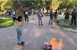 Người đầu tiên bị bắt sau khi Tổng thống Trump ký sắc lệnh bỏ tù những ai đốt quốc kỳ Mỹ