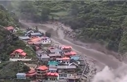 Video lũ quét kinh hoàng vùi lấp làng ở Ấn Độ