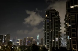 Houthi phóng tên lửa vào Israel, còi báo động vang khắp Tel Aviv