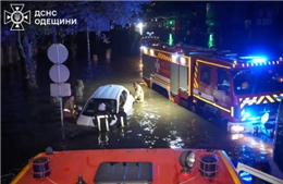 Video giải cứu người dân Odessa trong trận lũ lụt nghiêm trọng ở Ukraine