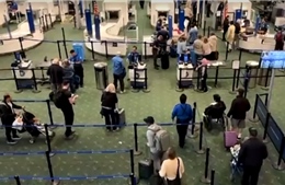 Chính phủ đóng cửa kéo dài, hàng loạt sân bay khắp nước Mỹ lao đao