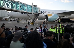 Mỹ ký hợp đồng gần 140 triệu USD mua 6 máy bay để chở người bị trục xuất