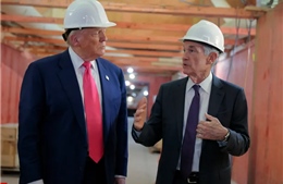 Cuộc đối đầu chưa từng có giữa Tổng thống Trump và Fed