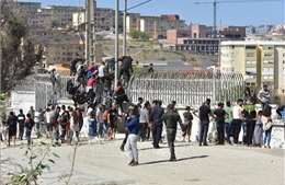 Tây Ban Nha sắp cấp quy chế pháp lý cho nửa triệu người di cư không giấy tờ