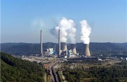 Tổng thống Trump gây tranh cãi khi ra lệnh cho Lầu Năm Góc mua điện than