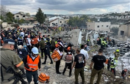 Video tên lửa Iran rơi xuống Israel khiến 6 người thiệt mạng