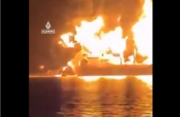 Video tàu chở dầu bốc cháy dữ dội trên Vùng Vịnh