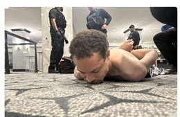 Tổng thống Trump liên tiếp đăng video, ảnh nghi phạm vụ nổ súng bị mật vụ Mỹ khống chế