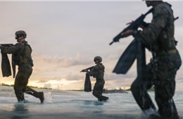 Lầu Năm Góc công bố ảnh lính thủy đánh bộ diễn tập tấn công đổ bộ