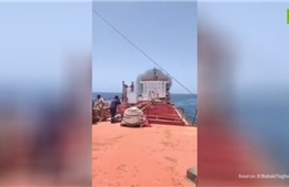 Tàu chở dầu chìm ngoài khơi Oman sau khi bị tấn công