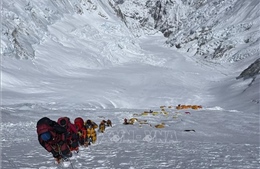 Nguyên nhân khó tin góp phần làm tan chảy sông băng trên Everest