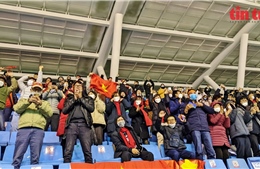 Khán đài như ‘nổ tung’ sau 2 bàn thắng của đội tuyển Việt Nam vào lưới tuyển Trung Quốc