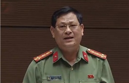 Hai đại biểu Nguyễn Hữu Cầu và Lưu Bình Nhưỡng tranh luận về con số sai phạm của cơ quan điều tra