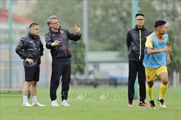 Đội tuyển Bóng đá Việt Nam và U23 tập luyện chung giáo án của Huấn luyện viên Philippe Troussier