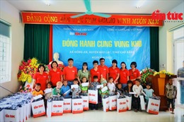 Báo Tin tức mang yêu thương đến học sinh nghèo xã miền núi Hồng An, Cao Bằng