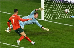 ‘Lão tướng’ Ronaldo lập công, Bồ Đào Nha giành vé vào chung kết Nations League