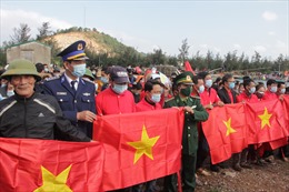 Trao 2.000 lá cờ Tổ quốc cho ngư dân Nghệ An