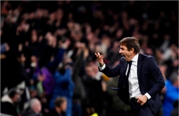 Dấu ấn ngày HLV Antonio Conte chào sân Tottenham
