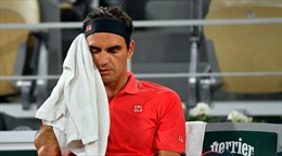 Sân đất nện vắt kiệt sức lực, Federer bất ngờ rút khỏi Roland Garros 2021