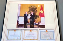 Thầy Park khoe nhà &#39;siêu xịn&#39; với đầy ắp kỷ niệm bóng đá Việt Nam