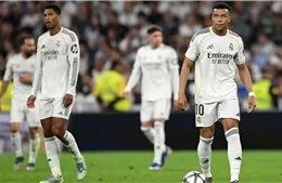 Real tung cờ trắng trước Barca trong cuộc đua vô địch La Liga