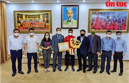 Cầu thủ Hồ Thanh Minh nhận Bằng khen từ Ủy ban Dân tộc