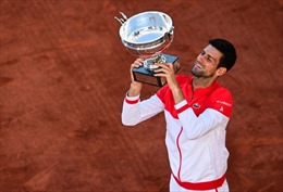 Djokovic đăng quang Roland Garros, áp sát kỷ lục của Nadal và Federer