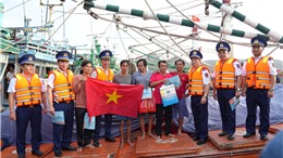 Bộ Tư lệnh Cảnh sát biển thăm, tặng quà và chúc Tết sớm quân dân huyện Côn Đảo