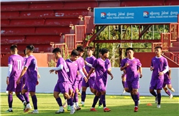 Bốn cầu thủ và một trợ lý huấn luyện viên của U23 Việt Nam nghi mắc COVID-19