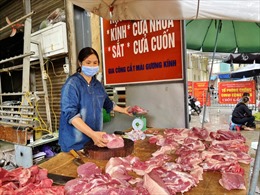 Giá thịt lợn tại chợ đã giảm nhưng chậm so với đà ‘lao dốc’ của giá lợn hơi