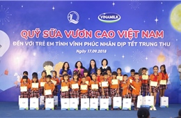 Quỹ Sữa Vươn cao Việt Nam và Vinamilk trao 66.000 ly sữa cho trẻ em Vĩnh Phúc nhân dịp Tết Trung thu