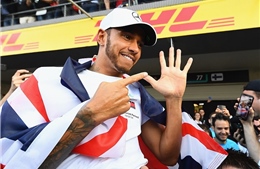 Lewis Hamilton lần thứ 5 leo lên đỉnh thế giới