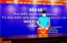 Đội tuyển Việt Nam và đội tuyển U22 thực hiện nghĩa vụ bầu cử tại phường Phú Đô