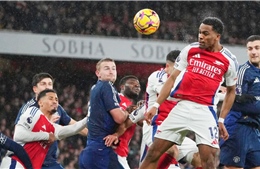 Arsenal - MU: Quỷ đỏ ngáng đường các Pháo thủ