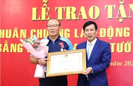 HLV Park Hang-seo nhận Huân chương Lao động hạng Nhì