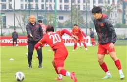 HLV Park Hang-seo gấp rút bổ sung hậu vệ Bùi Hoàng Việt Anh