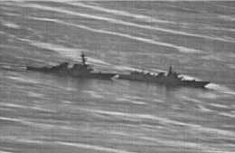 Hình ảnh tàu Trung Quốc áp sát nguy hiểm, đuổi chiến hạm Mỹ trên Biển Đông